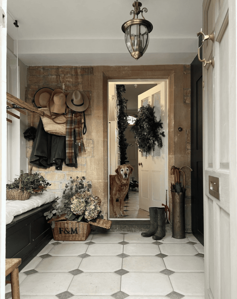 engllish cottage mudroom